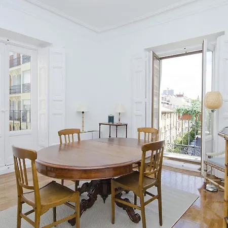 Apartamento Paseo Del Prado II En Madrid Exterior photo